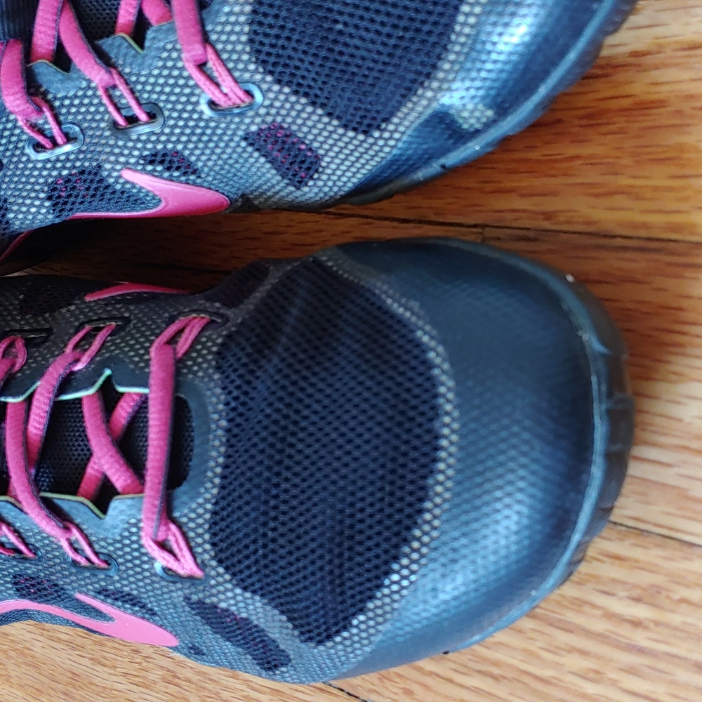 NIKE training shoes, size 9.5 black, pink, green - Picture 4 of 14